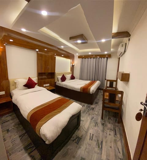 Family Double Room | In-room safe, laptop workspace, blackout drapes, soundproofing