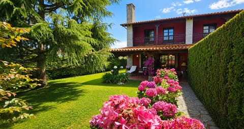 Property building,Garden,Balcony/Terrace,Living room,Garden view
