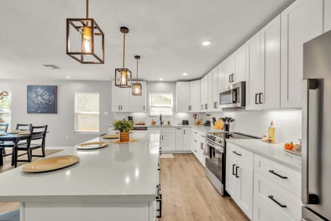House (4 Bedrooms) | Private kitchen | Microwave, oven, stovetop, dishwasher