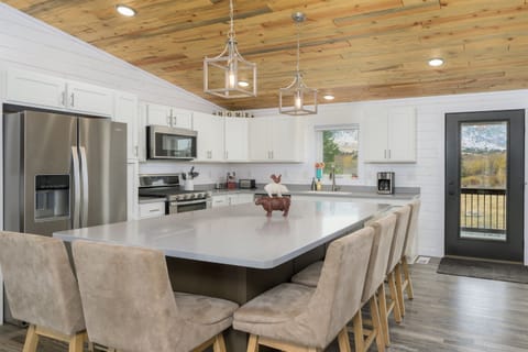 Cozy kitchen for the whole group to gather around!