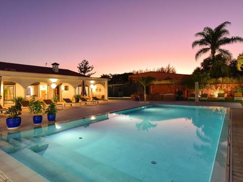 Water, Sky, Plant, Property, Swimming Pool, Window, Light, Building, Nature, Azure