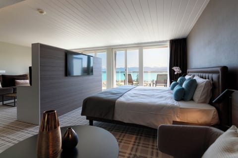 Suite, Balcony, Lake View | Minibar, in-room safe, desk, blackout drapes