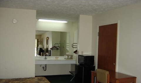 Iron/ironing board, free WiFi, bed sheets, alarm clocks