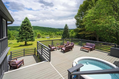 Hot tub available seasonally from March to October