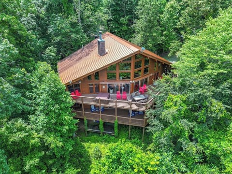 Total seclusion. No other cabins in site.