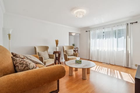Duplex, 3 Bedrooms | Living area | Smart TV