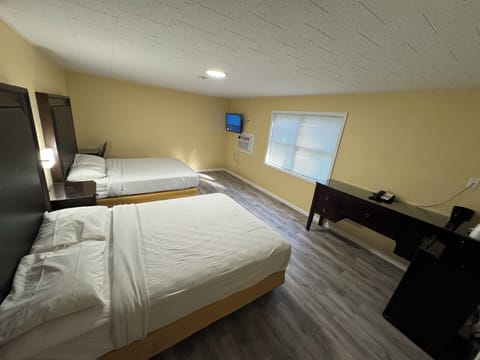 Comfort Double Room | Laptop workspace, free WiFi