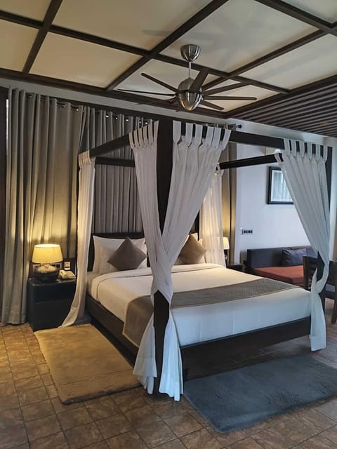 Luxury Studio Suite, Pool View | In-room safe, desk, iron/ironing board, free WiFi