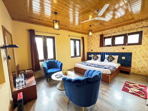Deluxe Double Room, City View | Egyptian cotton sheets, premium bedding, down comforters, pillowtop beds
