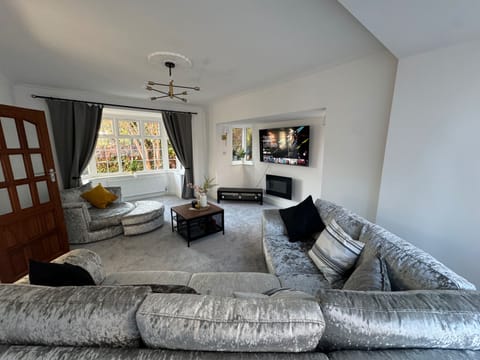 House | Living area | TV, fireplace