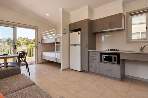 Studio | Private kitchen | Fridge, microwave, stovetop, toaster