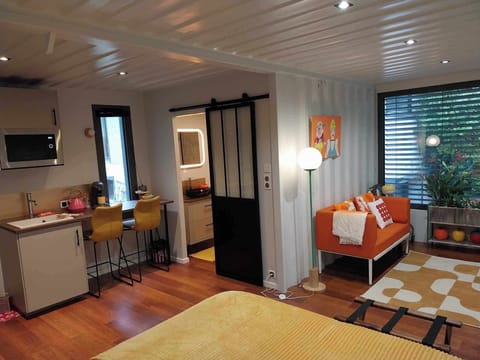 Exclusive Studio, Garden View, Ground Floor | Free WiFi