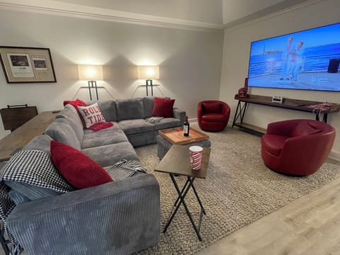 Family Room w/ 75” TV