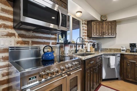 That's right, there's a double oven