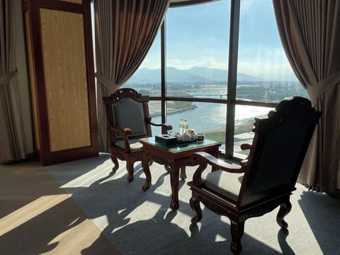 Deluxe Twin Room | In-room safe, iron/ironing board (on request), WiFi (free)