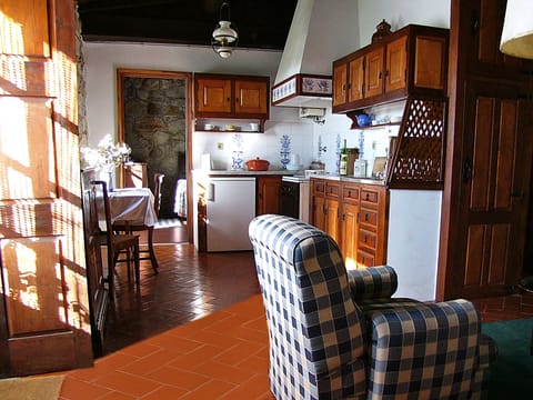 Chalet, 2 Bedrooms | Private kitchen | Coffee/tea maker, cookware/dishes/utensils