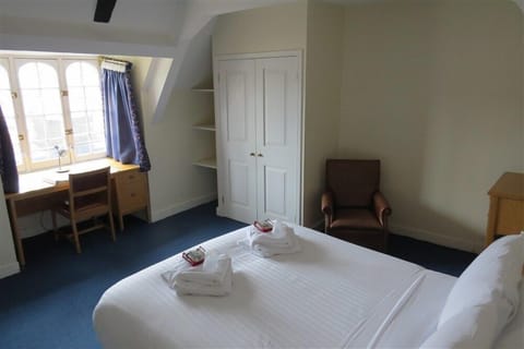 Double Room | Free WiFi, bed sheets