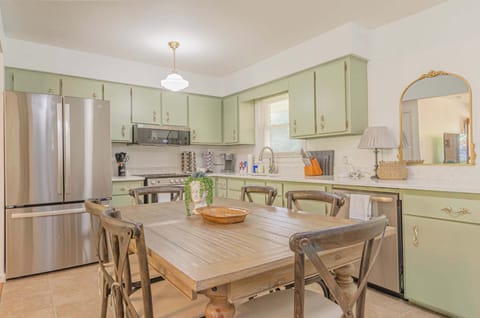 Bright and airy kitchen, perfect for cooking up a storm.