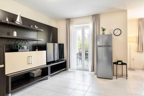 Apartment, 1 Bedroom, Garden View, Ground Floor | Living area | Flat-screen TV