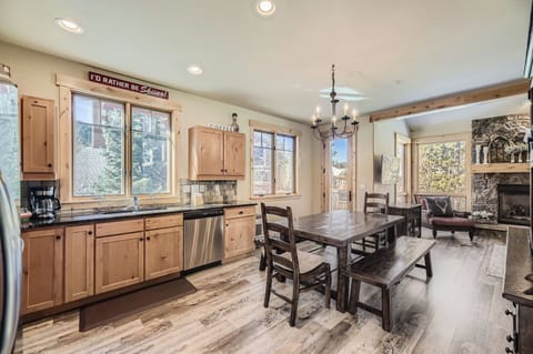 0038 Tip Top Trail - Web Quality - 009 - 11 Kitchen