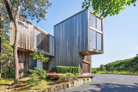 Welcome to your Outer Cape modern retreat!