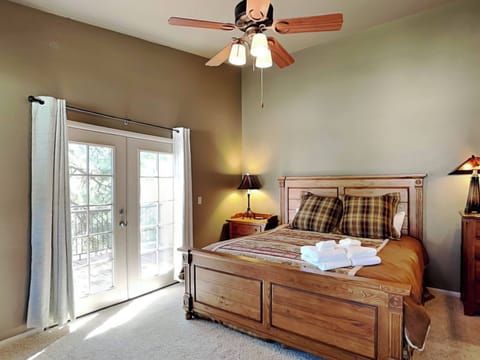 Condo (2 Bedrooms) | Property amenity