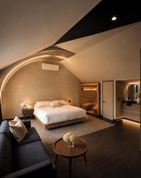 Elite Cabin, 1 King Bed, Sauna | Laptop workspace, blackout drapes, WiFi (free), individually decorated