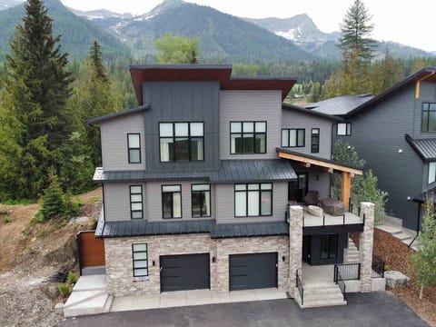 Tamarak Left Side l 4 Bedrooms