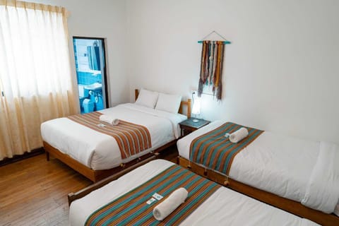 Standard Triple Room | Desk, free WiFi
