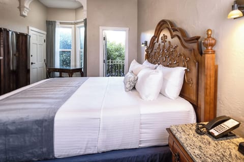 Room, 1 King Bed, Balcony, City View | Premium bedding, individually decorated, blackout drapes