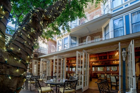 Dinner served, American cuisine