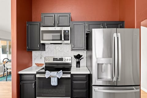 Big enough for all your favorites! Our large fridge is a kitchen essential for every home chef