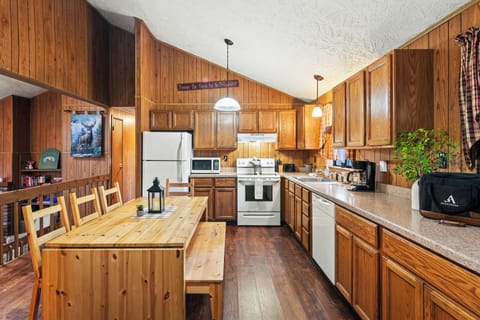 Fully equipped kitchen.