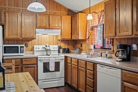 Fully equipped kitchen.