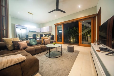 Deluxe Villa, 3 Bedrooms, Balcony, Mountain View | Living area | 32-inch Smart TV with digital channels, Netflix, streaming services