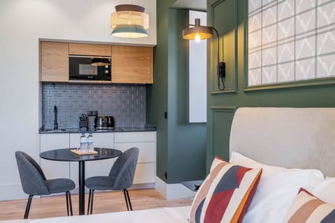 Design Studio, River View | Private kitchen | Mini-fridge, microwave, stovetop, toaster