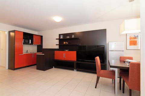 Apartment, 2 Bedrooms, Courtyard View | Private kitchen | Electric kettle, toaster