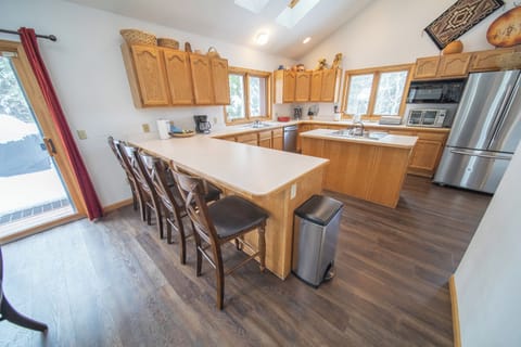 Breakfast bar to keep the chef company