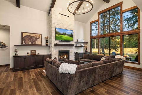 Snowbeary Lodge: - 75" smart TV with surround sound and a gas fireplace.