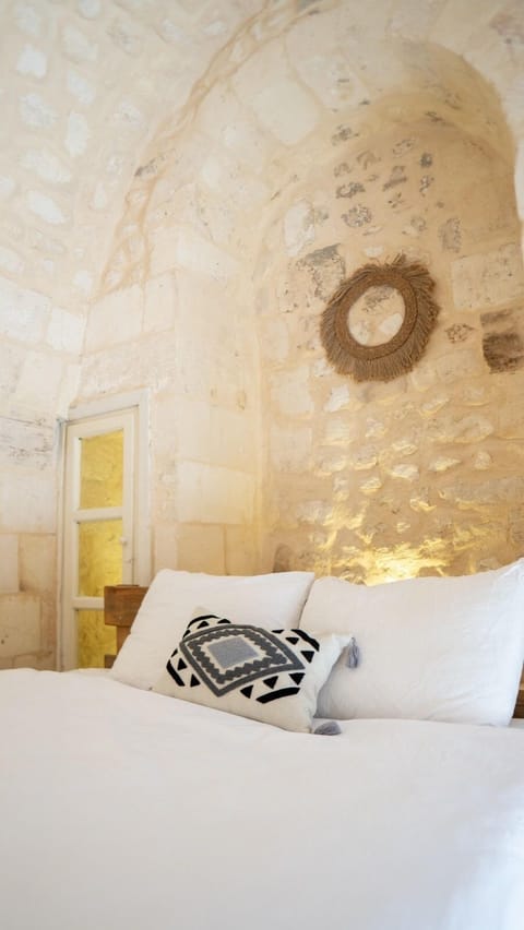 Room, 1 Queen Bed, Private Bathroom | Individually decorated, blackout drapes, soundproofing