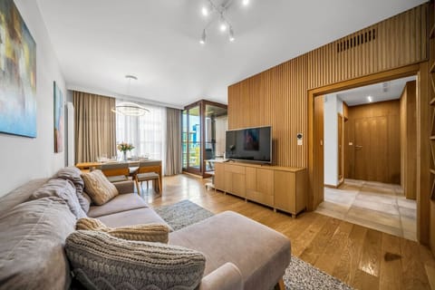 Spacious Living Room | Book Now with RENTUJEMY.COM