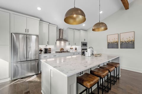 Seating for 4 at the bar!