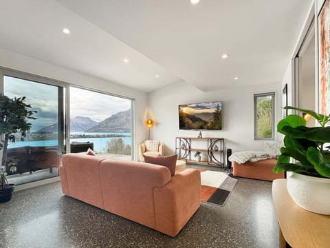 Modern open-plan living with lake views
