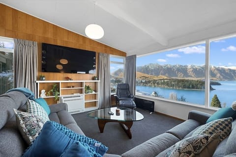 Relax in the comfy sofas with the best views in Queenstown. Watch a movie on our 65 inch, 4K tv,  or just stare out at the spectacular views of the Remarkable Mountains and Lake Wakatipu...