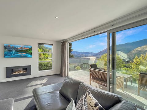 Curl up in front of the fire with uninterrupted views of the mountains and lake!