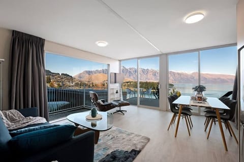 The tasteful and high quality furniture make it easy to enjoy the world class views of the Remarkables Mountains and Lake Wakatipu!

