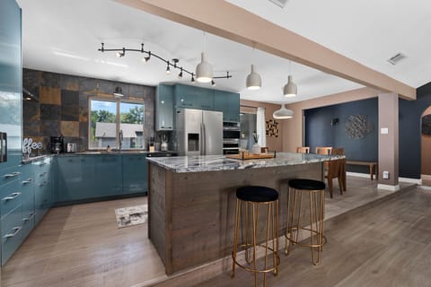 Comfort House, Balcony, Garden View | Private kitchen | Electric kettle, toaster