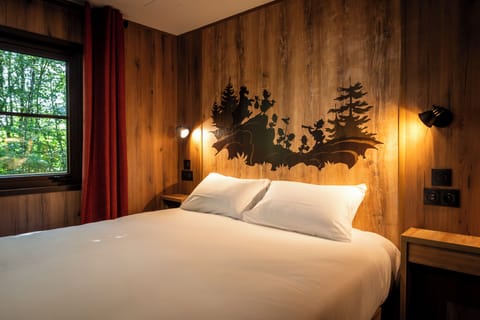 2 bedrooms, in-room safe, blackout drapes, soundproofing