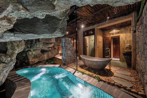 Standard Villa, Pool View | Room amenity