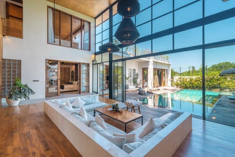 Luxury Villa | Living room | Flat-screen TV